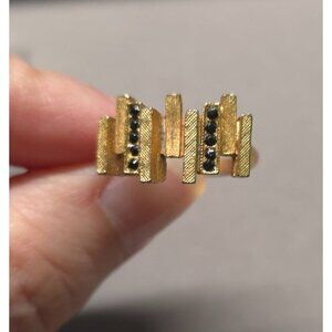 Vintage Gold-Tone Architectural Ring With Black Stone Accents Size 5-1/2